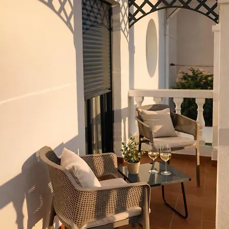 Nerjarooms Πανσιόν 3*